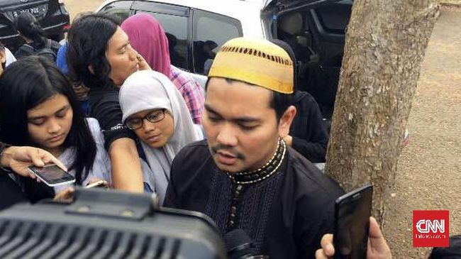 Artis dan presenter itu mengenang sosok Jupe yang baik dan selalu mendukung teman-temannya. Sayangnya, ia mengaku tak sempat menengok Jupe saat di RSCM.