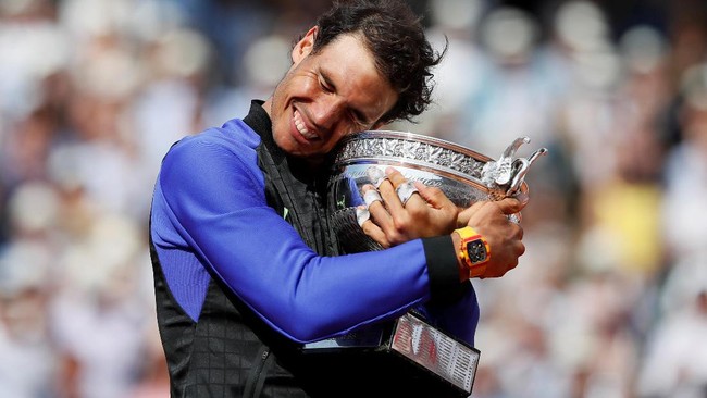 Rafael Nadal menjadi satu-satunya petenis yang meraih 10 trofi Perancis Terbuka. Ia mengalahkan Stan Wawrinka di Roland Garros.