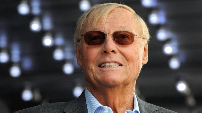 Sang Batman versi dekade 60-an, Adam West meninggal dunia setelah sekian lama berjuang melawan kanker darah, leukemia.