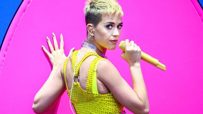 Sejumlah netizen protes harga tiket konser Katy Perry di Indonesia lantaran dianggap terlalu mahal.