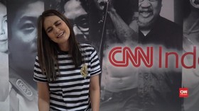 Intim Dua Menit Bersama Luna Maya