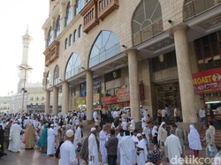 Video Pasar Kaget Makkah, Bakso hingga Gorengan Ada!