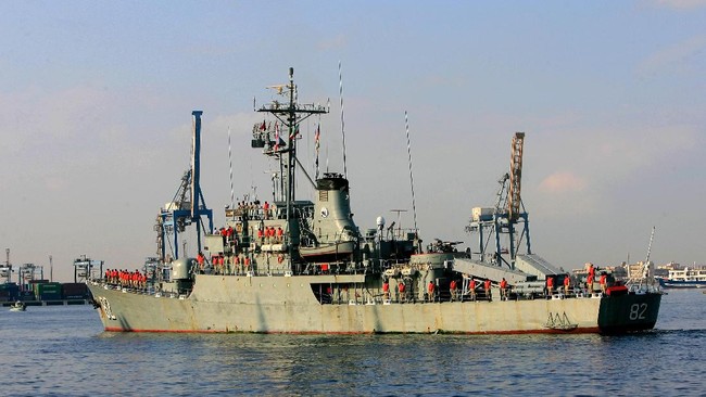 Sebuah kapal perang Iran kecelakaan menabrak pemecah gelombang di sebuah pelabuhan di Laut Kaspia pada Kamis (11/1) waktu setempat.