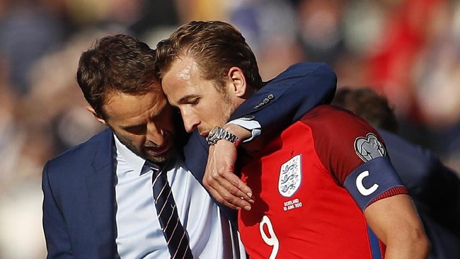 Pelatih timnas Inggris Gareth Southgate ingin terus mencetak sejarah baru bagi timnya, namun kapten timnas Inggris Harry Kane belum mau memikirkan soal juara.