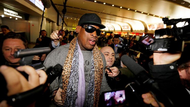 Bintang bola basket NBA yang berhubungan baik dengan Kim Jong-un, Dennis Rodman, dikabarkan bakal bertolak ke Singapura saat pemimpin Korut bertemu Trump.