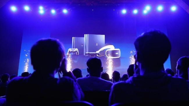 Perusahaan elektronik asal Jepang, Sony memperkenalkan produk konsol gim terbaru yakni PlayStation 5 (PS5) di CES 2020 Las Vegas, Amerika.
