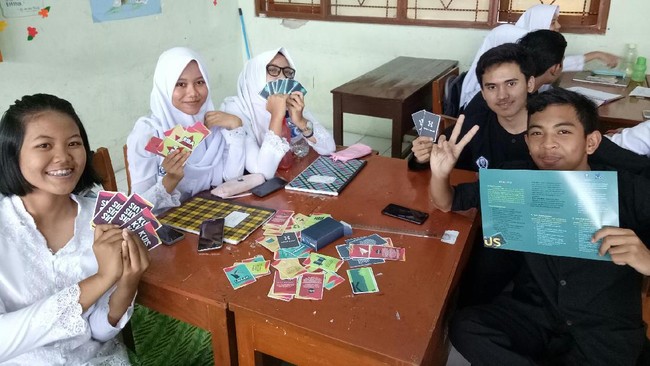 Lima mahasiswa IPB mengembangkan permainan Uno versi syariah. Tujuannya untuk meningkatkan kesadaran akan ekonomi Islam.