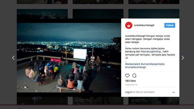 Namanya Rumah Bumi Langit. Di sini kamu bisa memandang Kota Bandung dengan lampu kerlap-kerlip. Tapi bukan cuma pemandangan ada di sini lho.