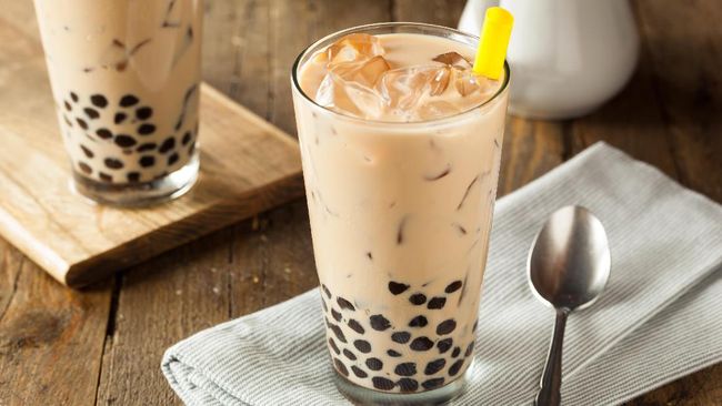 Aneka bubble drink atau minuman dengan bola kenyal memang nikmat, namun kenyataannya minuman ini ternyata menyimpan bahaya untuk tubuh dan lingkar pinggang.