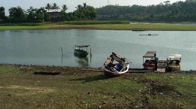 Danau ini sudah ada sejak lama, tapi kondisinya memprihatinkan. Padahal ia punya potensi besar jadi destinasi wisata yang menarik.