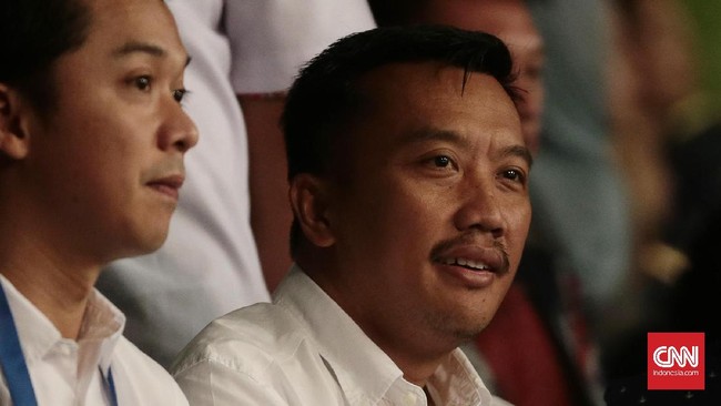 Menpora masih mempertimbangkan untuk memanggil atau tidak Adhyaksa Dault untuk mendengar klarifikasi dugaan keterkaitan ketua kwarnas pramuka itu dan HTI.