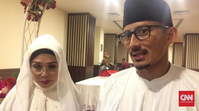 Sandiaga Uno meminta polisi untuk menunda pemeriksaan terhadap dirinya dalam kasus dugaan penggelapan tanah di Banten. Alasannya, kuasa hukum sedang libur.