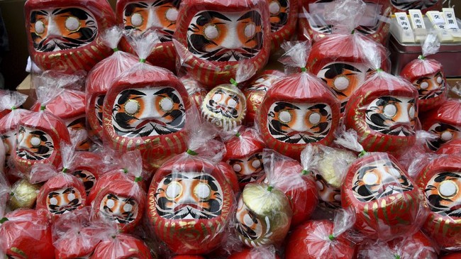 Jepang menggelar upacara pelepasan jiwa pada ribuan boneka dan mengantar mereka ke surga, sebagai ucapan terimakasih atas jasa terhadap manusia.