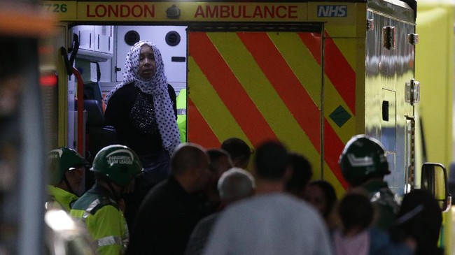 Korban kebakaran besar di sebuah gedung menara di London kembali bertambah menjadi 12 orang. Polisi khawatir jumlah tersebut masih akan terus meningkat.