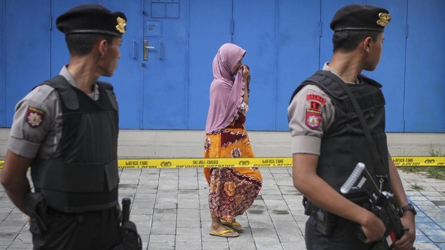 Polri mengamankan lima warga negara Indonesia yang dideportasi oleh otoritas keamanan Turki karena diduga hendak memasuki wilayah Suriah.