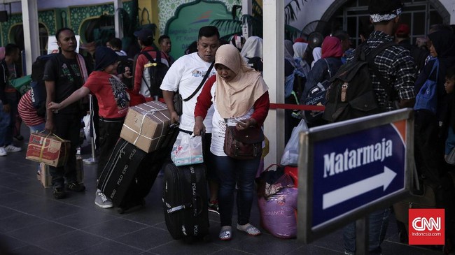 Stasiun Pasar Senen memperkirakan lonjakan penumpang mencapai sekitar 29.000 penumpang pada 21 Juni nanti terkait dengan mudik Lebaran. 