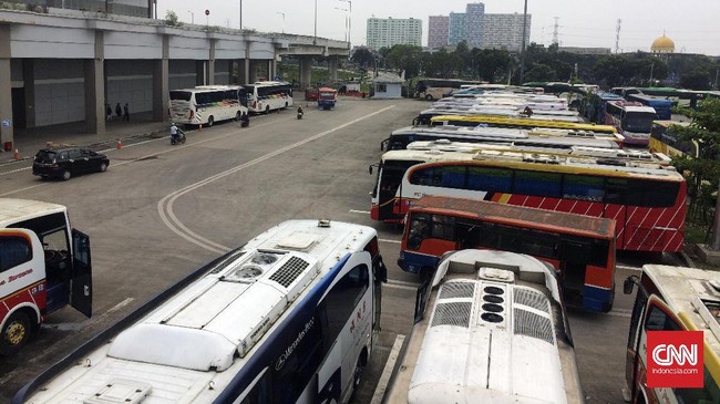 Pengurus Paguyuban Bus AKAP dan Terminal menuntut pencabutan surat Pemprov terkait pemindahan operasional bus ke terminal Pulogebang karena dinilai merugikan.