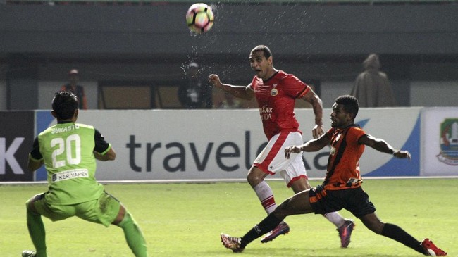 Persija Jakarta berhasil menang dramatis atas Bhayangkara FC di Stadion Patriot Candrabhaga lewat gol Bruno Lopes di masa injury time.