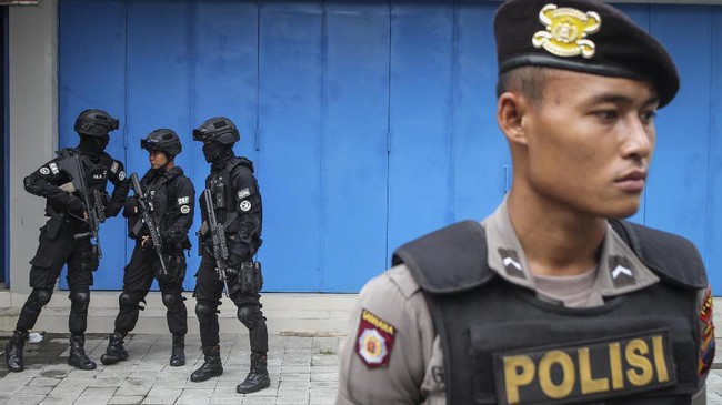 Tim Densus 88 Anti Teror Mabes Polri meringkus dua warga Jawa Tengah yang diduga terlibat dalam jaringan terorisme.
