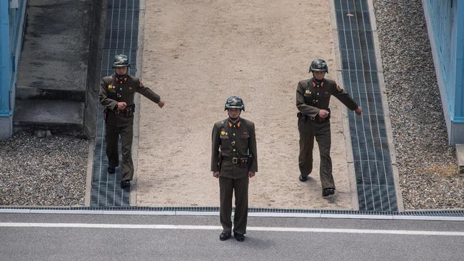 Biro perjalanan wisata Korea Utara, Koryo Tours mengumumkan bahwa Zona Demiliterisasi Korea (DMZ) ditutup untuk wisatawan.