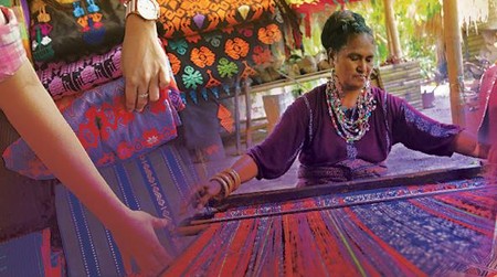 Pesona Tenun Inspirasi Lebaran