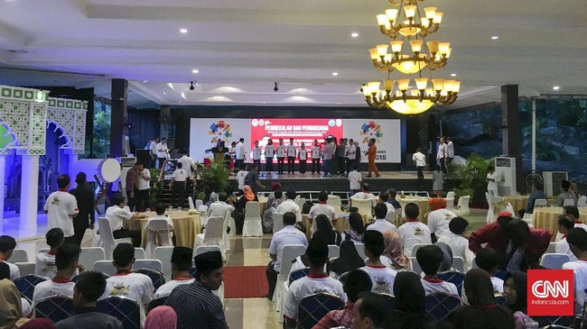 Menteri Pemuda dan Olahraga Imam Nahrawi mengukuhkan 350 Kader Inti Pemuda Anti-Narkoba yang berasal dari 9 Kabupaten/Kota yang ada di Sumatera Selatan.