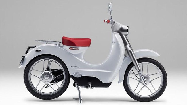 Skuter listrik Honda EV-CUB yang ditampilkan dalam wujud konsep dua tahun lalu, dijadwalkan memasuki tahap produksi di 2018.