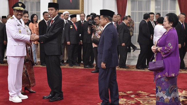 Usai dilantik, Djarot berencana akan menjenguk Basuki Tjahaja Purnama di Rumah Tahanan Markas Korps Brimob Kelapa Dua, Depok, Jawa Barat.
