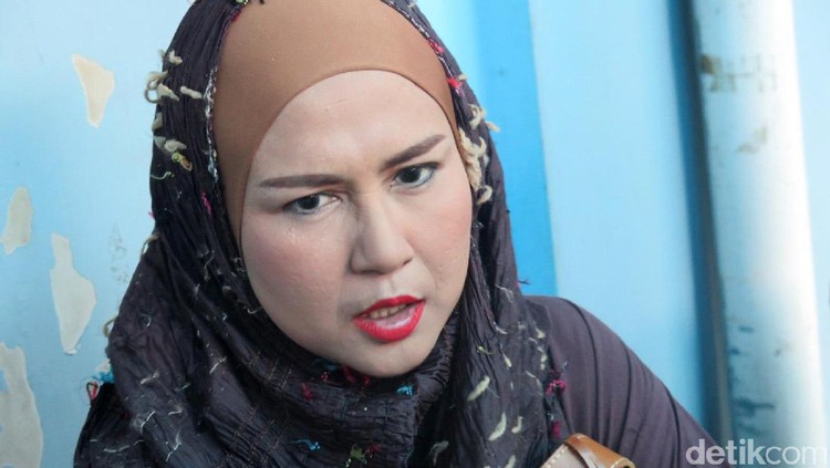 Ria Irawan dikabarkan kondisi kesehatannya menurun, padahal awal 2019 ia dinyatakan bersih dari kanker kelenjar getah bening.