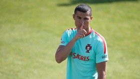 Cristiano Ronaldo Pamer Anak Kembar di Instagram