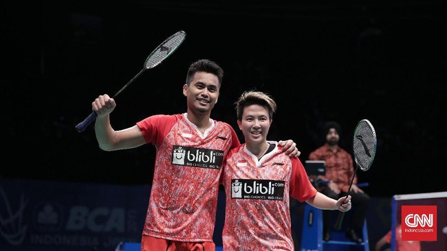 Ganda campuran Indonesia Tontowi/Liliyana juara Indonesia Terbuka 2017 setelah mengalahkan Zheng Siwei/Chen Qingchen dengan skor 22-20, 21-15.