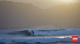Korea Utara Rayu Wisatawan Datang ke Pantai Surfing