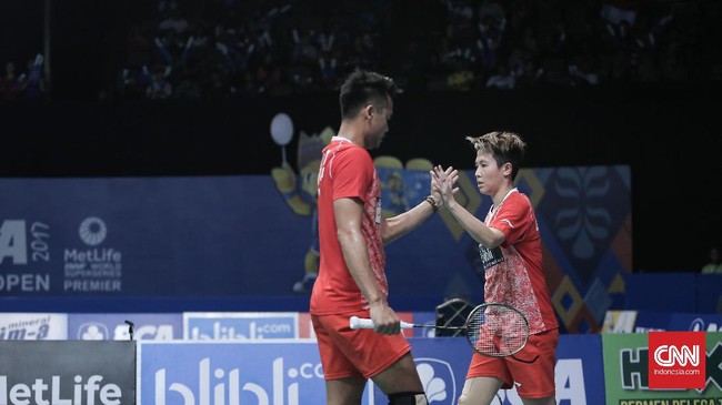 Tontowi Ahmad/Liliyana Natsir berhasil lolos ke babak semifinal Indonesia Terbuka meskipun sempat tertinggal di awal laga.