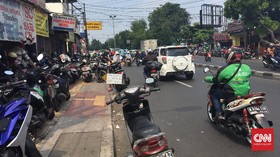 Pejalan Kaki Sebut Ada 100 Jalur Tengkorak di Trotoar Jakarta