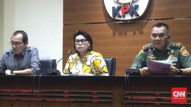 Kasus dugaan korupsi pengadaan Heli AW-101 sudah diusut sejak 2017, namun akhirnya disetop oleh Puspom TNI.