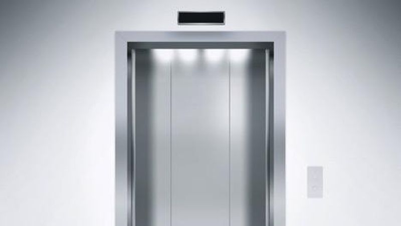 Manajemen bandara Soekarno Hatta mengklarifikasi gangguan teknis pada lift di Terminal 2D.