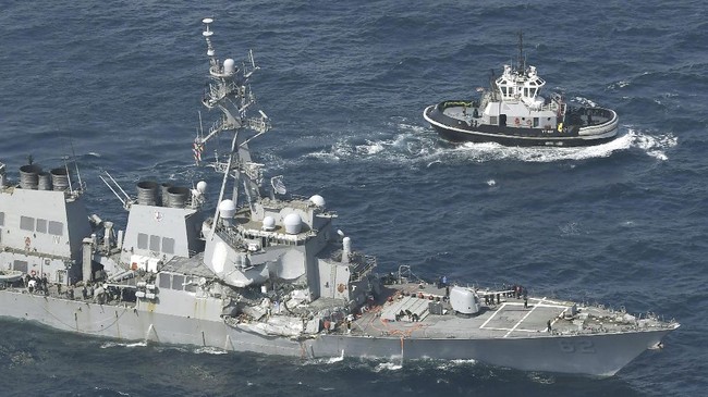 Untuk meredam ketegangan, China dan sepuluh negara ASEAN akan menggelar latihan angkatan laut bersama di Laut China Selatan.
