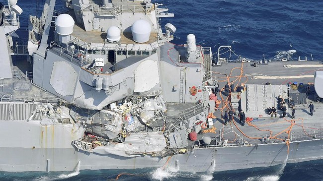 Tujuh pelaut hilang dan tiga lainnya luka-luka setelah kapal perusak USS Fitzgerald bertabrakan dengan satu kapal pengangkut kontainer di perairan Jepang.