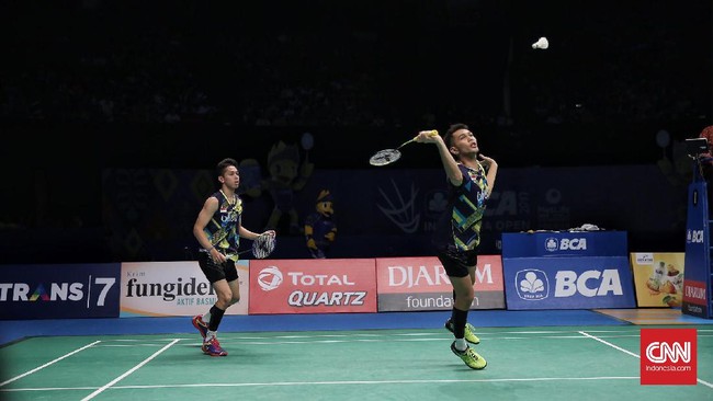 Ganda putra muda Indonesia, Fajar Alfian/Muhammad Rian Ardianto, gagal ke babak final Indonesia Terbuka 2017 setelah kalah dari ganda putra veteran Denmark.
