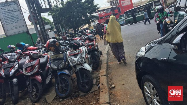 Pemerintah DKI Jakarta berencana menaikkan tarif layanan parkir pada tahun 2019. Rencananya, kenaikkan tarif itu akan dimulai di lapangan Parkir IRTI Monasi.