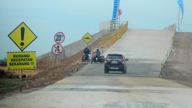 Menteri Perhubungan Budi Karya berharap ekspektasi masyarakat terhadap operasional jalan fungsional tidak terlalu tinggi sehingga kemacetan tidak terjadi.