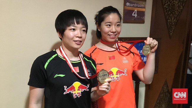 Ganda putri China, Chen Qingchen/Jian Yifan, menyabet gelar juara Indonesia Terbuka 2017 setelah menumbangkan pasangan Korsel, Chang Ye Na/Lee So Hee.