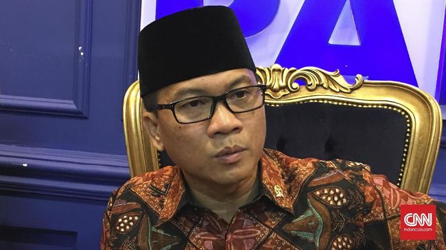 DPR Pertimbangkan Panggil Yaqut soal Kemenag Hadiah untuk NU Ketua Komisi Agama DPR Yandri Susanto mengatakan pihaknya membuka kemungkinan memanggil Yaqut Cholil Qoumas terkait polemik Kementerian Agama hadiah buat NU.
