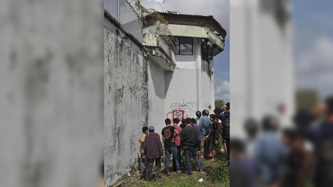 Kepala BNN Budi Waseso menyebut 50 persen peredaran narkoba di Indonesia dikendalikan dari Lapas dan banyak oknum petugas yang terlibat.