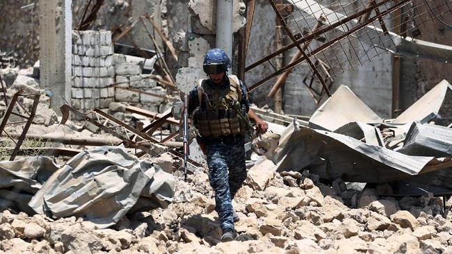 Pasukan Irak mulai merangsek ke kota tua Mosul, distrik terakhir yang dikuasai ISIS dengan harapan bisa merebut kembali kota itu setelah delapan bulan mencoba.