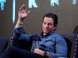 Mark Wahlberg Minta Bantuan Pemerintah, Bayar Upah Karyawan di Tengah Corona
