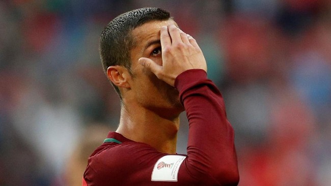 Cristiano Ronaldo menghindar dari sesi jumpa pers usai membela Portugal melawan Meksiko di Piala Konfederasi 2017, Minggu (18/6).