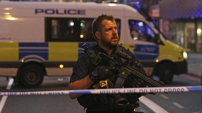 Tersangka penyerangan di Masjid Finsbury Park, utara London, telah dibawa ke rumah sakit oleh polisi, untuk diperiksa kondisi kejiwaannya.