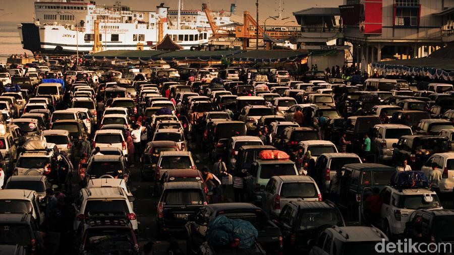 Ilustrasi macet dan antrean mudik di pelabuhan
