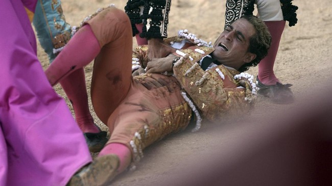 Sejumlah matador hebat datang mengiringi kepergian mendiang Ivan Fandino. Di antaranya adalah 'Si Mata Satu' Juan Padilla.